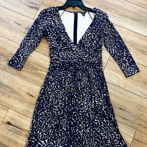 ANN TAYLOR PETITE WOMENS SIZE XS WRAP DRESS ANIMAL PRINT BLACK WHITE BLUE EUC